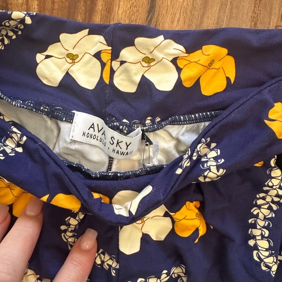 Ava Sky Fighting Eel Floral Puakenikeni Jessa Bottoms - XS NWT - Picture 2 of 2